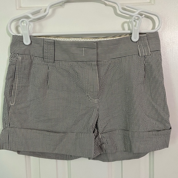 J.Crew Womens City Fit Cuffed Shorts White Blue Stripe Size 6 - Picture 1 of 4